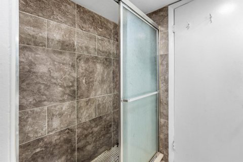 Купить таунхаус в Уэст-Палм-Бич, Флорида 3 комнаты, 114.83м2, № 2168476 - фото 16