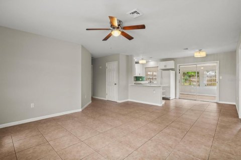 Villa ou maison à vendre à North Port, Floride: 3 chambres, 107.86 m2 № 2147905 - photo 11