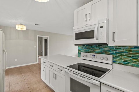 Villa ou maison à vendre à North Port, Floride: 3 chambres, 107.86 m2 № 2147905 - photo 17
