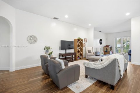 House in Homestead, Florida 4 bedrooms, 192.59 sq.m. № 2049705 - photo 4