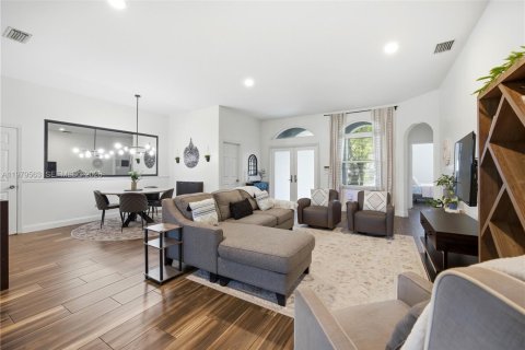 House in Homestead, Florida 4 bedrooms, 192.59 sq.m. № 2049705 - photo 7