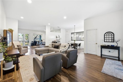 House in Homestead, Florida 4 bedrooms, 192.59 sq.m. № 2049705 - photo 6