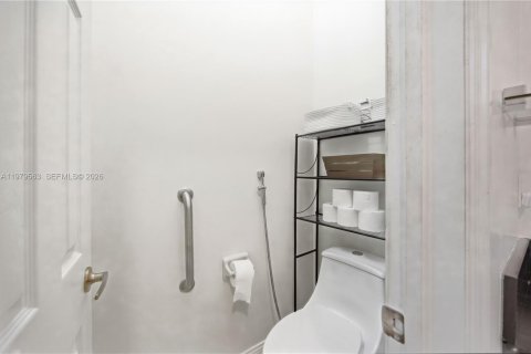 House in Homestead, Florida 4 bedrooms, 192.59 sq.m. № 2049705 - photo 22