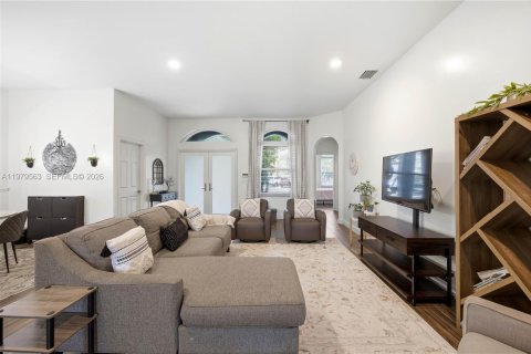 House in Homestead, Florida 4 bedrooms, 192.59 sq.m. № 2049705 - photo 10