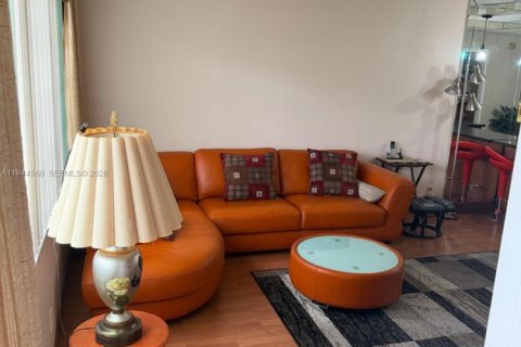 Copropriété à louer à Hallandale Beach, Floride: 1 chambre, 71.53 m2 № 2001089 - photo 2