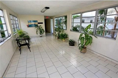 Copropriété à louer à Hallandale Beach, Floride: 1 chambre, 71.53 m2 № 2001089 - photo 19