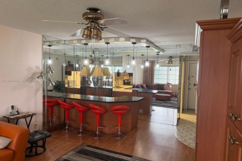 Copropriété à louer à Hallandale Beach, Floride: 1 chambre, 71.53 m2 № 2001089 - photo 3