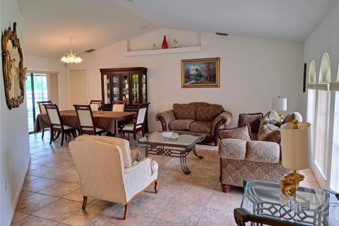 Villa ou maison à louer à Punta Gorda, Floride: 3 chambres, 191.19 m2 № 1831903 - photo 4