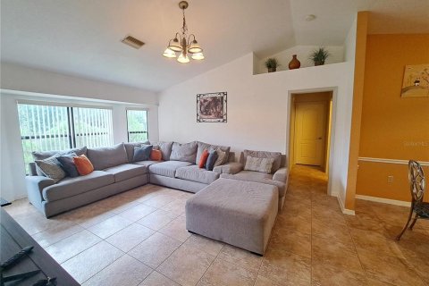 Villa ou maison à louer à Punta Gorda, Floride: 3 chambres, 191.19 m2 № 1831903 - photo 13