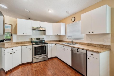 House in New Port Richey, Florida 3 bedrooms, 152.92 sq.m. № 1883967 - photo 9