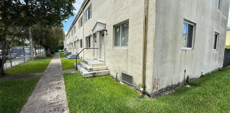 Condo in Miami, Florida, 2 bedrooms № 1887604