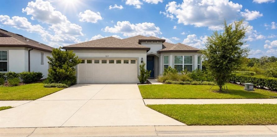 House in Lake Alfred, Florida 3 bedrooms, 210.42 sq.m. № 2345051