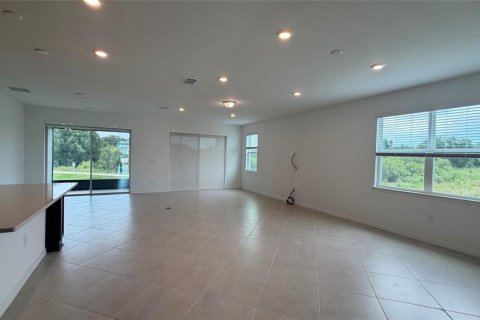 House in Lake Alfred, Florida 3 bedrooms, 210.42 sq.m. № 2345051 - photo 12