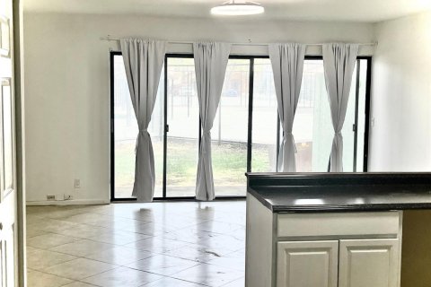 Copropriété à louer à Deerfield Beach, Floride: 3 pièces, 51.1 m2 № 2147225 - photo 2