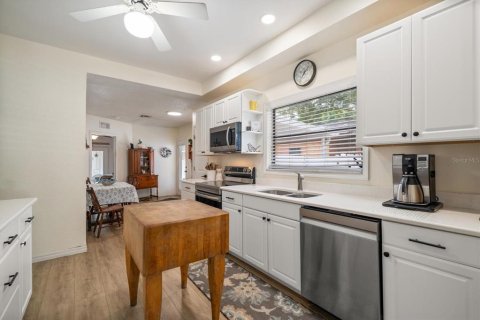 Propiedad comercial en venta en Saint Petersburg, Florida, 221.11 m2 № 1910510 - foto 12