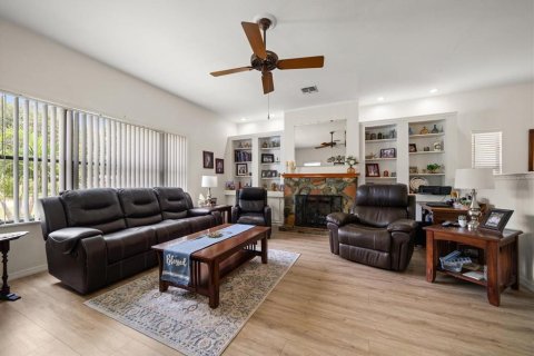 Propiedad comercial en venta en Saint Petersburg, Florida, 221.11 m2 № 1910510 - foto 16