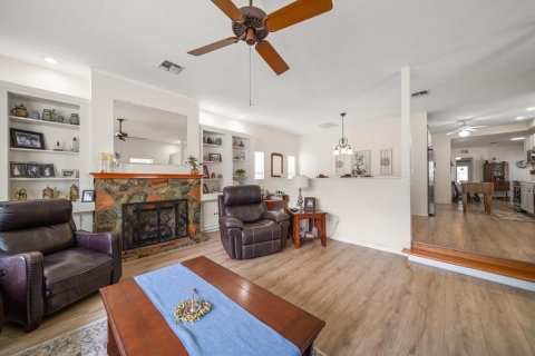 Propiedad comercial en venta en Saint Petersburg, Florida, 221.11 m2 № 1910510 - foto 17