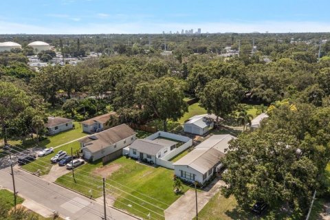 Propiedad comercial en venta en Saint Petersburg, Florida, 221.11 m2 № 1910510 - foto 1