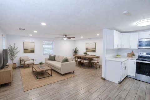 House in Seffner, Florida 3 bedrooms, 129.6 sq.m. № 2100435 - photo 7