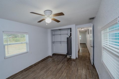 House in Seffner, Florida 3 bedrooms, 129.6 sq.m. № 2100435 - photo 30