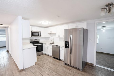 House in Seffner, Florida 3 bedrooms, 129.6 sq.m. № 2100435 - photo 3