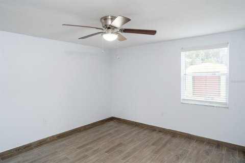 House in Seffner, Florida 3 bedrooms, 129.6 sq.m. № 2100435 - photo 18
