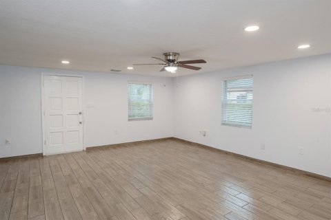 House in Seffner, Florida 3 bedrooms, 129.6 sq.m. № 2100435 - photo 10