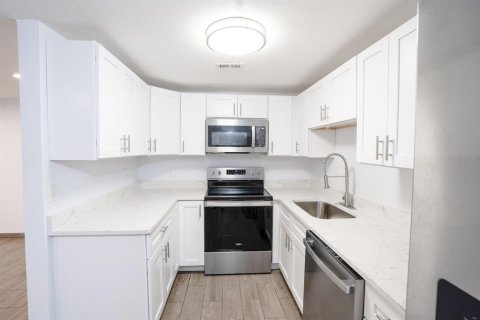 House in Seffner, Florida 3 bedrooms, 129.6 sq.m. № 2100435 - photo 15