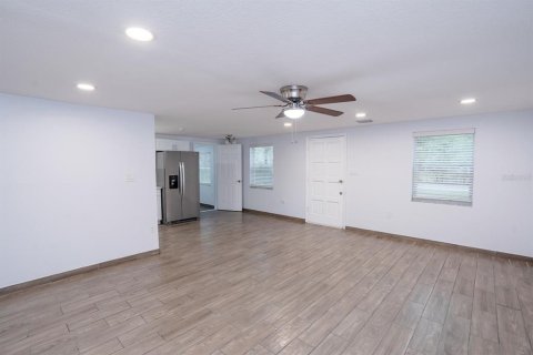 House in Seffner, Florida 3 bedrooms, 129.6 sq.m. № 2100435 - photo 9