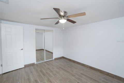 House in Seffner, Florida 3 bedrooms, 129.6 sq.m. № 2100435 - photo 16