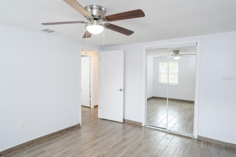 House in Seffner, Florida 3 bedrooms, 129.6 sq.m. № 2100435 - photo 19