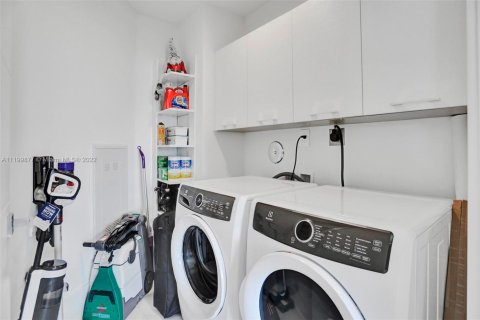 Condo in Sunny Isles Beach, Florida, 3 bedrooms  № 1830729 - photo 18