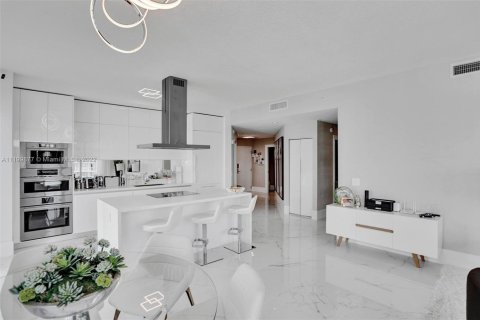 Condo in Sunny Isles Beach, Florida, 3 bedrooms  № 1830729 - photo 13