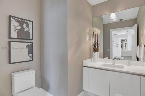 Condo in Sunny Isles Beach, Florida, 3 bedrooms  № 1830729 - photo 16