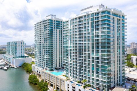 Condo in Sunny Isles Beach, Florida, 3 bedrooms  № 1830729 - photo 1