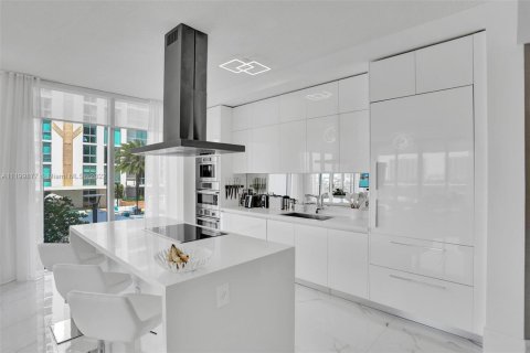 Condo in Sunny Isles Beach, Florida, 3 bedrooms  № 1830729 - photo 10