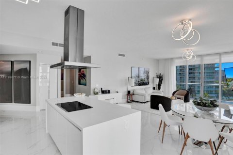 Condo in Sunny Isles Beach, Florida, 3 bedrooms  № 1830729 - photo 9