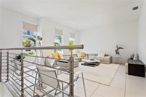 Townhouse in Doral, Florida 4 bedrooms № 2039083 - photo 7