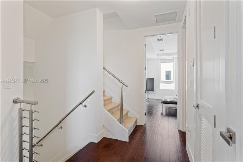 Townhouse in Doral, Florida 4 bedrooms № 2039083 - photo 15