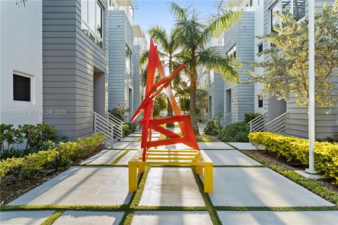 Townhouse in Doral, Florida 4 bedrooms № 2039083 - photo 2