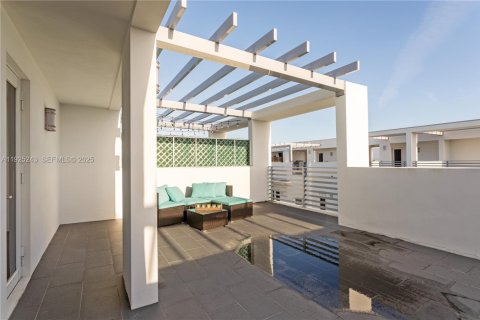 Townhouse in Doral, Florida 4 bedrooms № 2039083 - photo 16