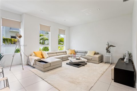 Townhouse in Doral, Florida 4 bedrooms № 2039083 - photo 9