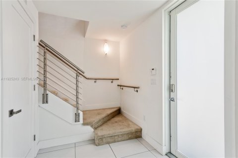 Townhouse in Doral, Florida 4 bedrooms № 2039083 - photo 4