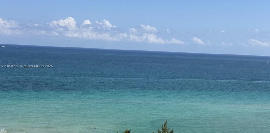Condo in Hallandale Beach, Florida, 2 bedrooms  № 1857451