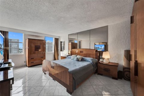 Condo in Hallandale Beach, Florida, 2 bedrooms  № 1857451 - photo 26