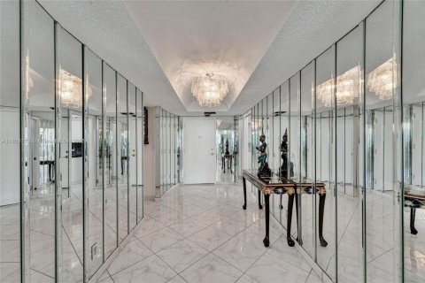Condo in Hallandale Beach, Florida, 2 bedrooms  № 1857451 - photo 8