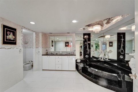Condo in Hallandale Beach, Florida, 2 bedrooms  № 1857451 - photo 28