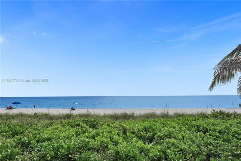 Condo in Hallandale Beach, Florida, 2 bedrooms  № 1857451 - photo 6
