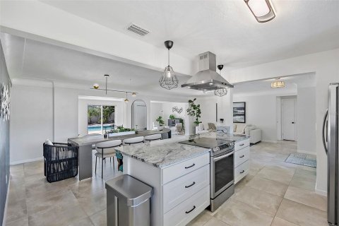House in Saint Petersburg, Florida 3 bedrooms, 169.64 sq.m. № 1873205 - photo 30