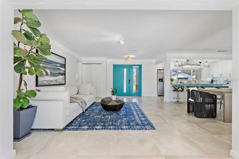 House in Saint Petersburg, Florida 3 bedrooms, 169.64 sq.m. № 1873205 - photo 24